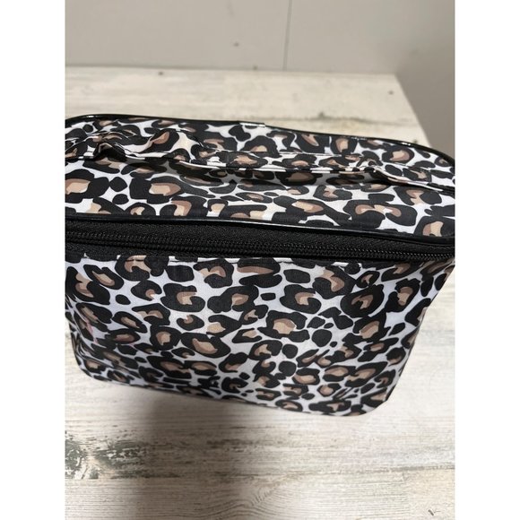 Modella zippered leopard print cosmetic bags. Set of two - Picture 10 of 10